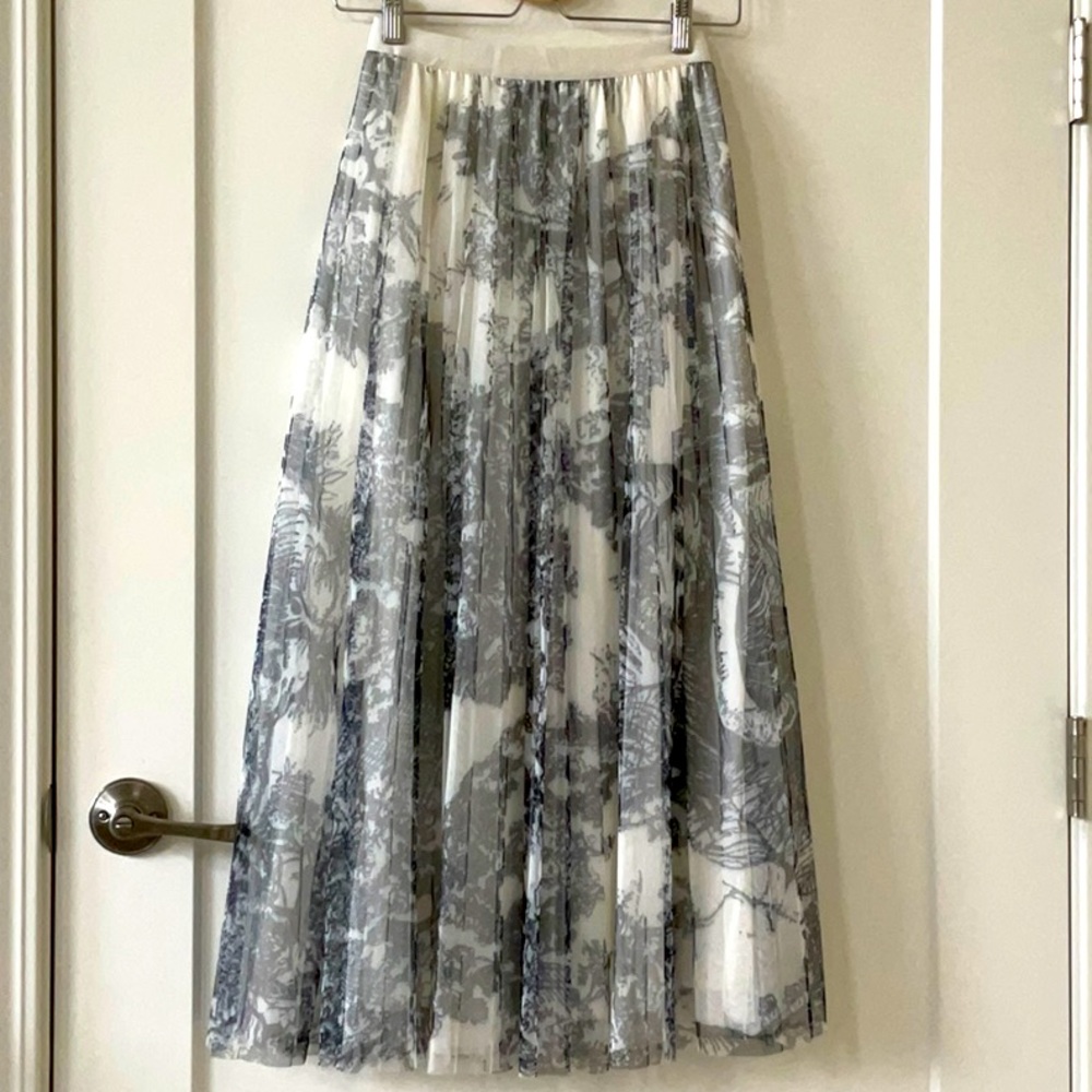 Full length skirt-NWOT